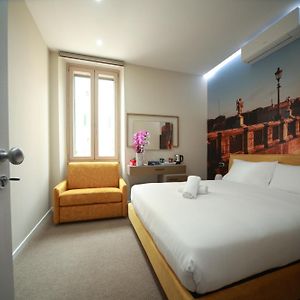 Camera con letto king size